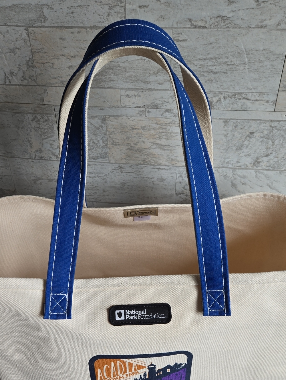 L.L. Bean Boat and Tote featuring an Acadia National Park logo Limited Edition - Picture 4 of 13